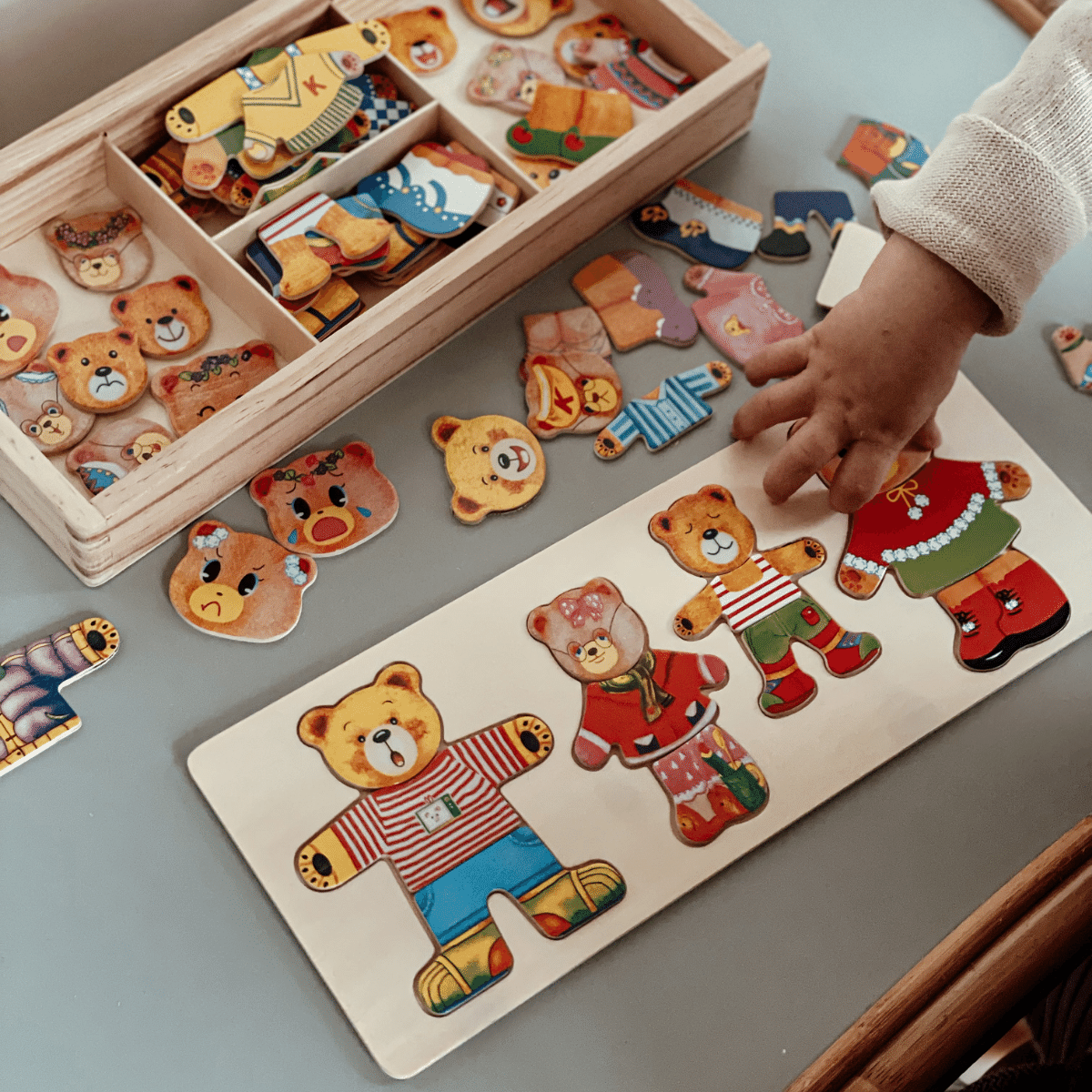 Houten Puzzel – Duurzaam Beukenhout, 100 Outfit Combinaties – Geschikt voor Kinderen vanaf 2 Jaar