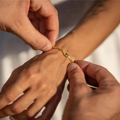 Minimalistische Knoop Armband van Roestvrij Staal - Verkrijgbaar in Zilver en Goud