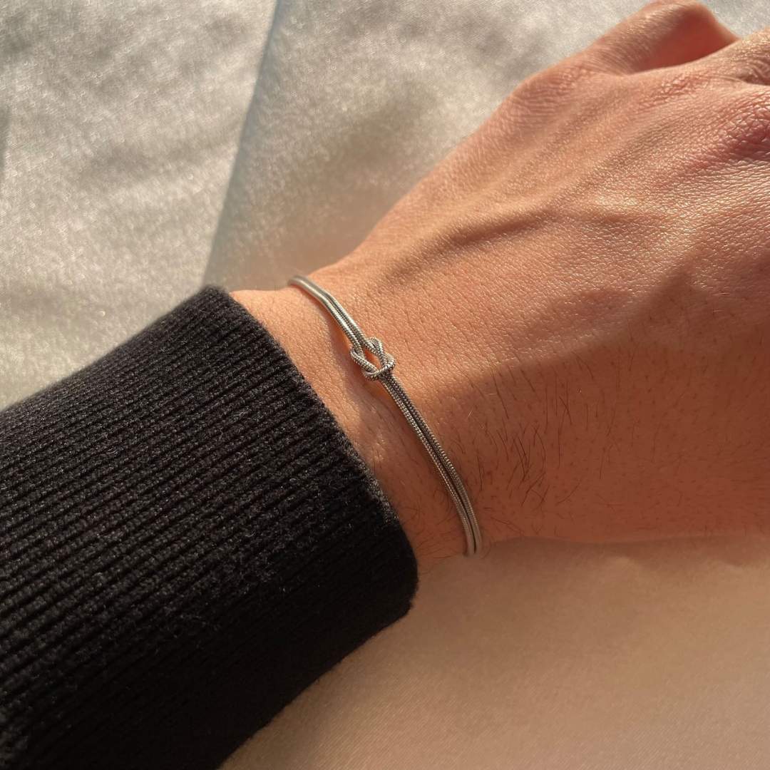 Minimalistische Knoop Armband van Roestvrij Staal - Verkrijgbaar in Zilver en Goud