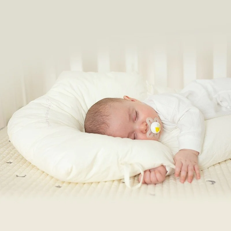 Baby Slaapkussen – Ergonomisch Ontwerp, Hypoallergeen, Ondersteunt Spierontwikkeling – 100% Katoen