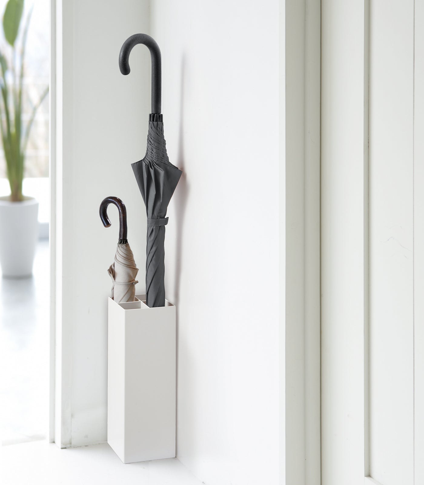 DryKeep – Smalle Stalen Paraplubak met Druppelopvang en Antislip Basis