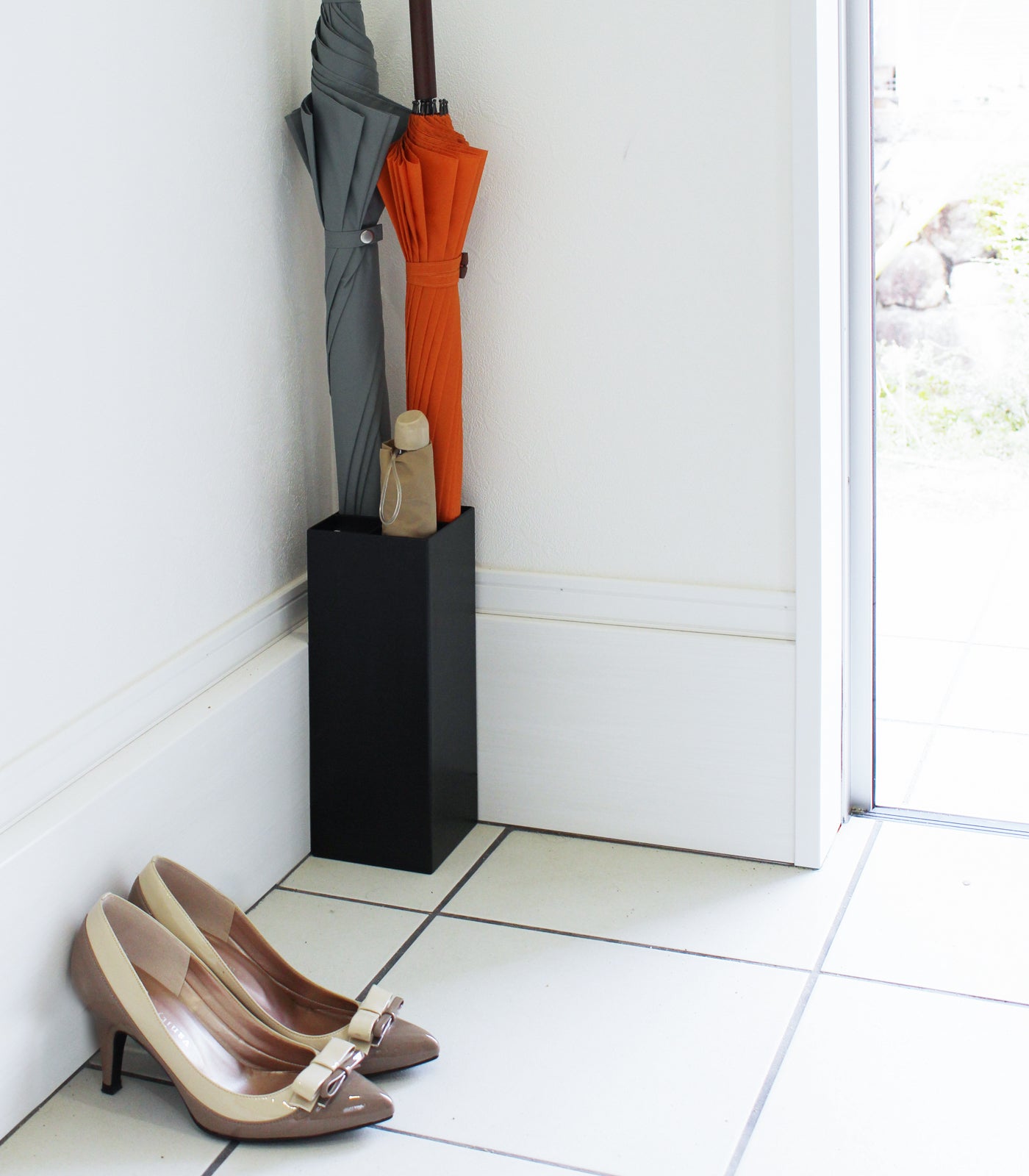 DryKeep – Smalle Stalen Paraplubak met Druppelopvang en Antislip Basis