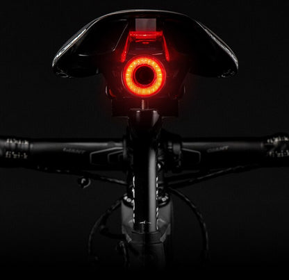 Slim fietsachterlicht met automatische remsensor en lichtdetectie