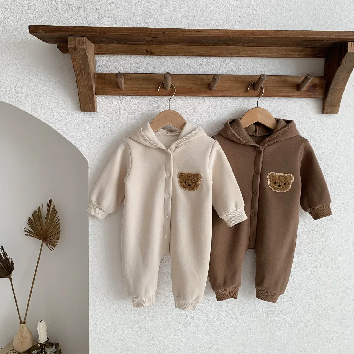Baby Overall – Zachte Stof met Pluizig Berenontwerp en Capuchon – Ideaal voor Koudere Dagen