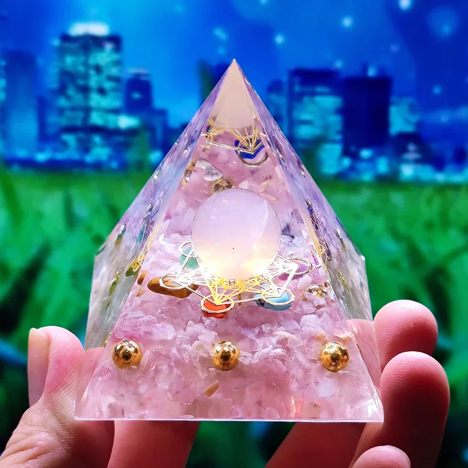 Orgoniet Piramide met Amethist Pendel – Energie, Bescherming en Decoratie