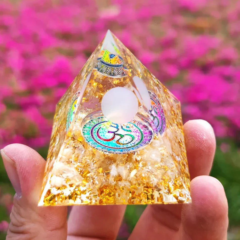 Orgoniet Piramide met Amethist Pendel – Energie, Bescherming en Decoratie