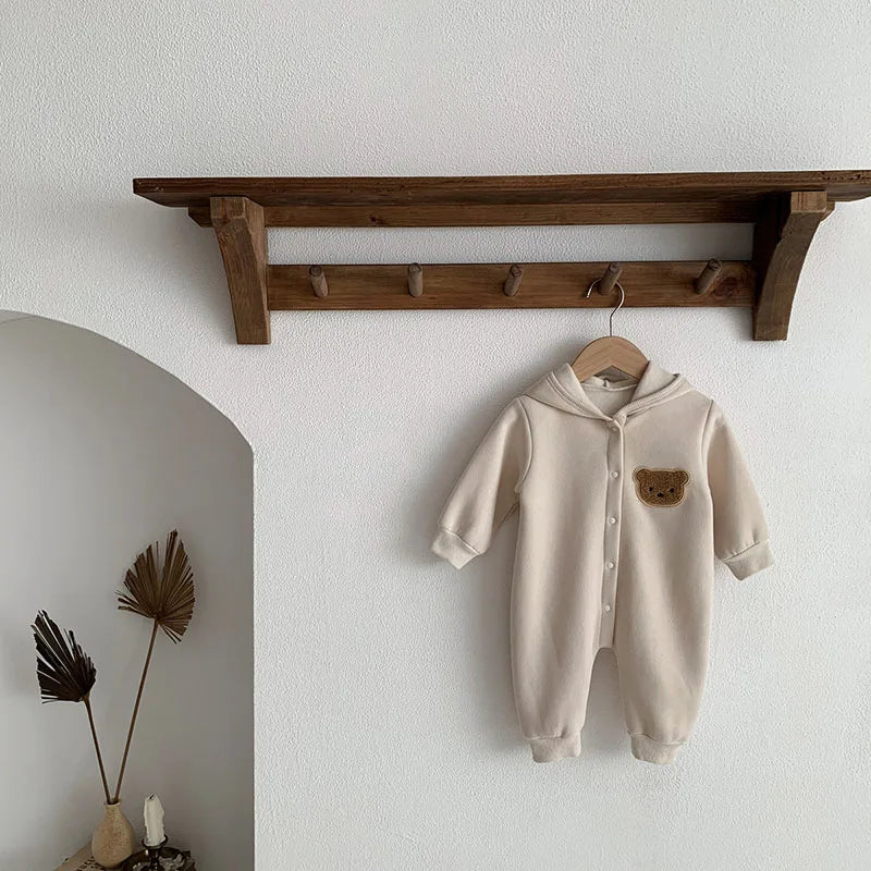 Baby Overall – Zachte Stof met Pluizig Berenontwerp en Capuchon – Ideaal voor Koudere Dagen
