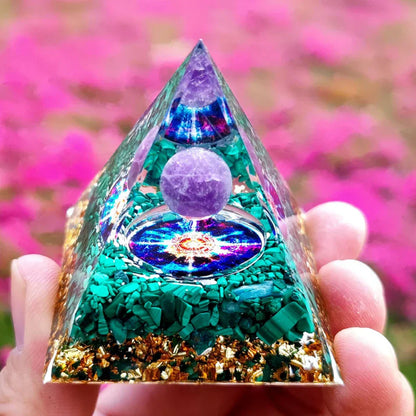Orgoniet Piramide met Amethist Pendel – Energie, Bescherming en Decoratie