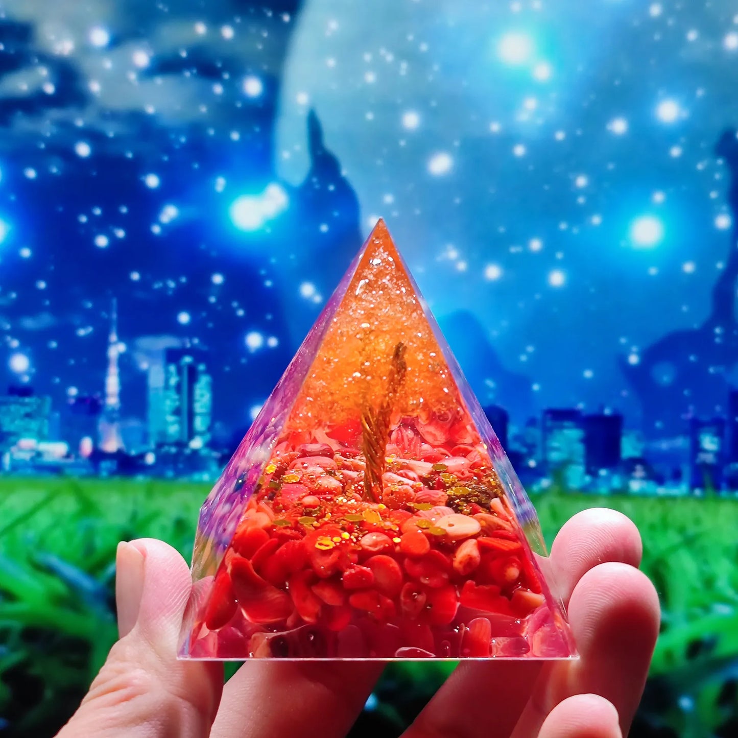 Orgoniet Piramide met Amethist Pendel – Energie, Bescherming en Decoratie
