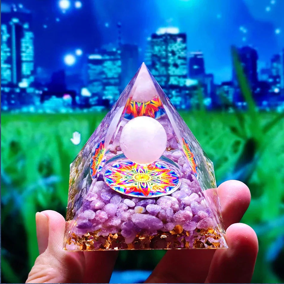 Orgoniet Piramide met Amethist Pendel – Energie, Bescherming en Decoratie