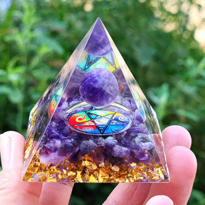 Orgoniet Piramide met Amethist Pendel – Energie, Bescherming en Decoratie