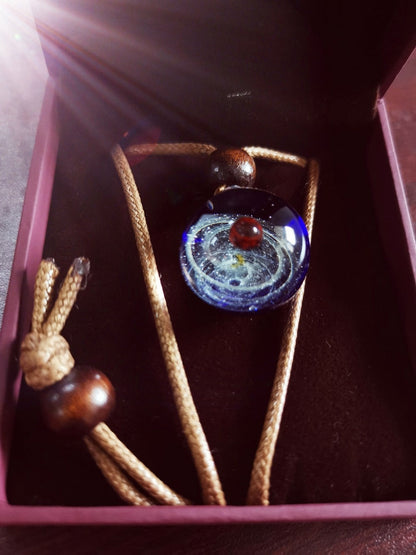 Schitterende Ketting met Handgeblazen Glashanger - Kettinghanger - Heelal - Sterren